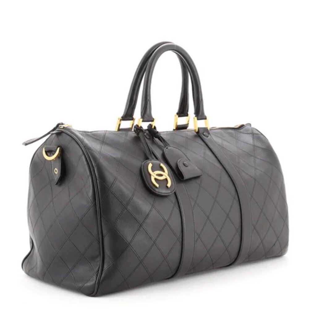 ❌SOLD❌ Authentic Chanel Vintage Diamond Stitch Lambskin Quilted Duffle Bag